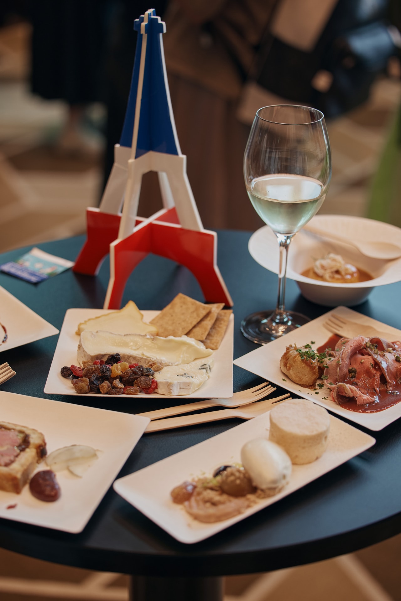 アミューズからメイン、デザートまでフランス料理がカジュアルに楽しめる!