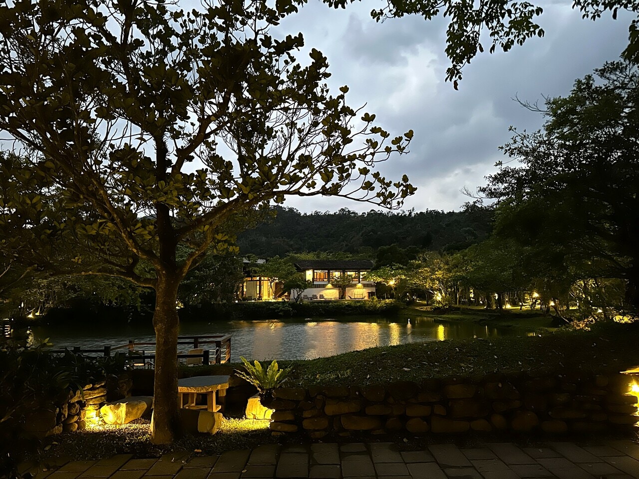 夕食はカートが迎えに来てレストランへ。