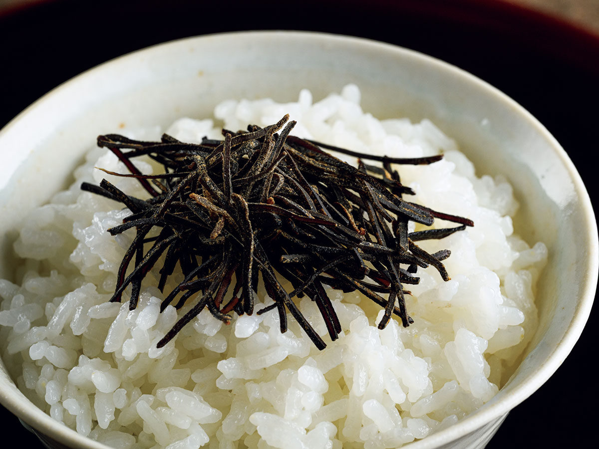 ブランド米：「福、笑い」（福島） 2kg 2,700円（福島県観光物産館売価）。
ご飯のおとも：「まつのはこんぶ」袋入り詰め合わせ 75g×2袋 4,320円／花錦戸