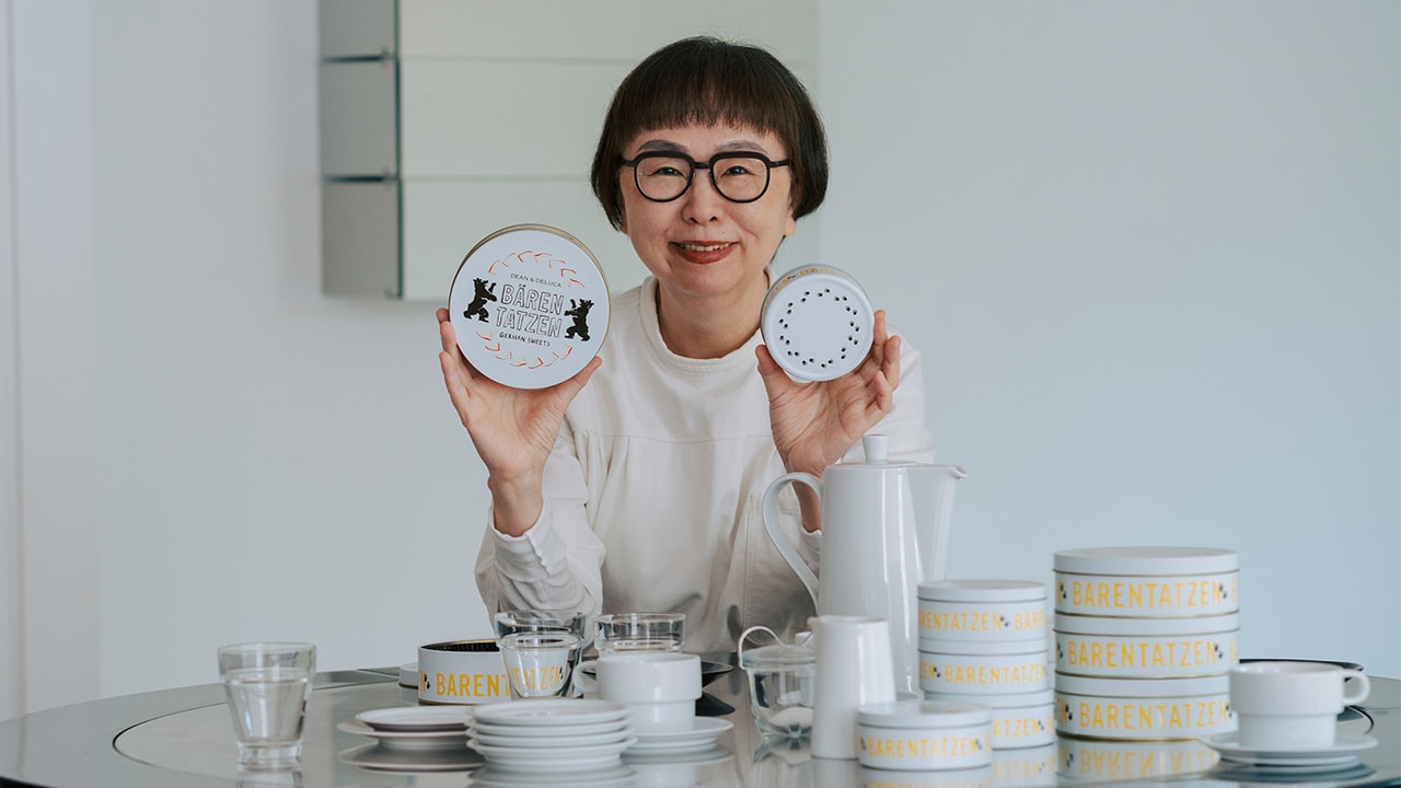 小さなサイズの裏面にはかわいらしい「くまの手形」のイラストも。