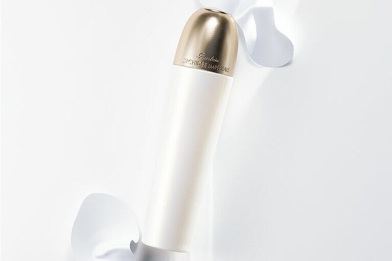 GUERLAIN「オーキデ アンペリアル ホワイト ザ エッセンス ローション」125mL 15,000円／ゲラン