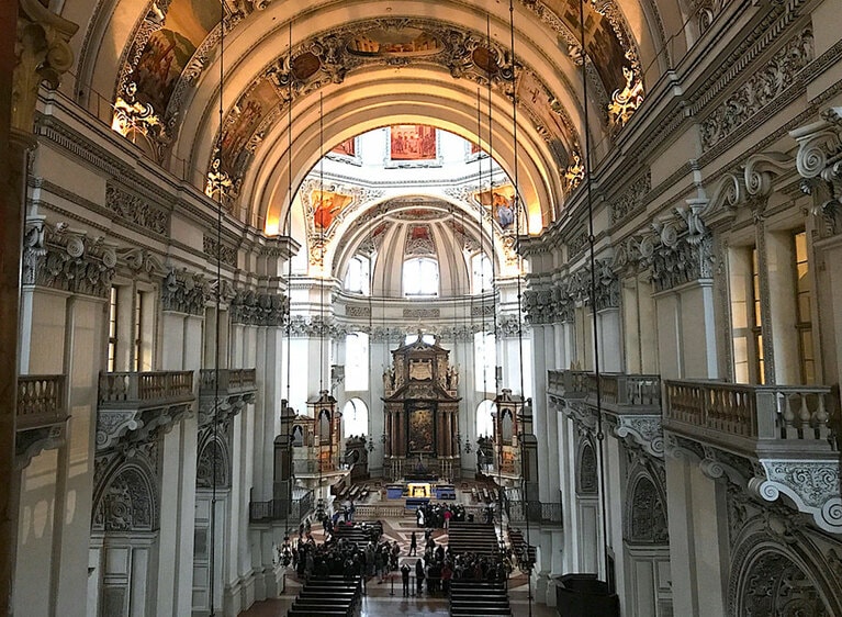 ザルツブルクの象徴のひとつ「大聖堂」。この街で生まれたモーツァルトも、この大聖堂で洗礼を受けた。