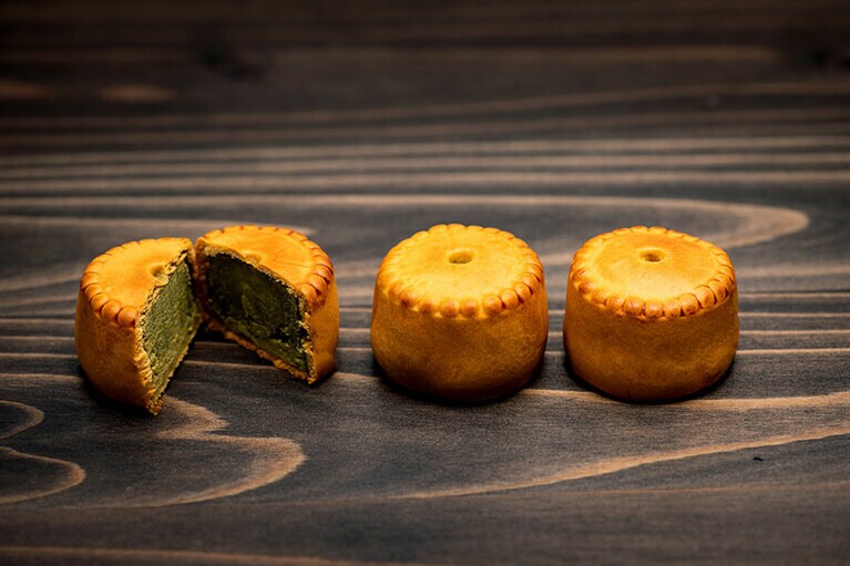 重慶飯店 第一売店の抹茶味の月餅。