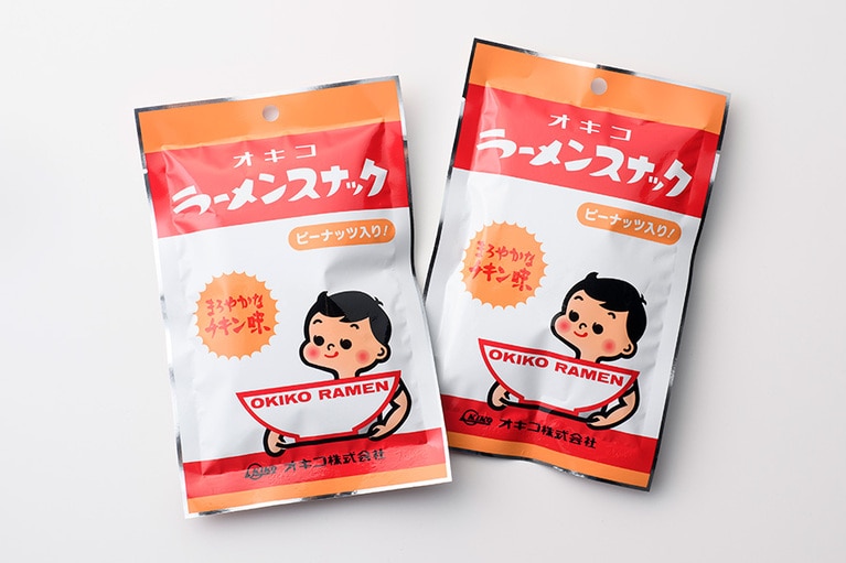 【沖縄県】オキコの「オキコラーメンスナック」各120円(沖縄県内価格、60g)。