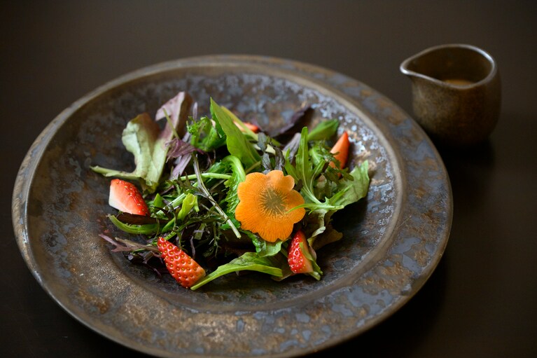 瀬戸のフルーツサラダ、ヨーグルトヴィネグレットと。