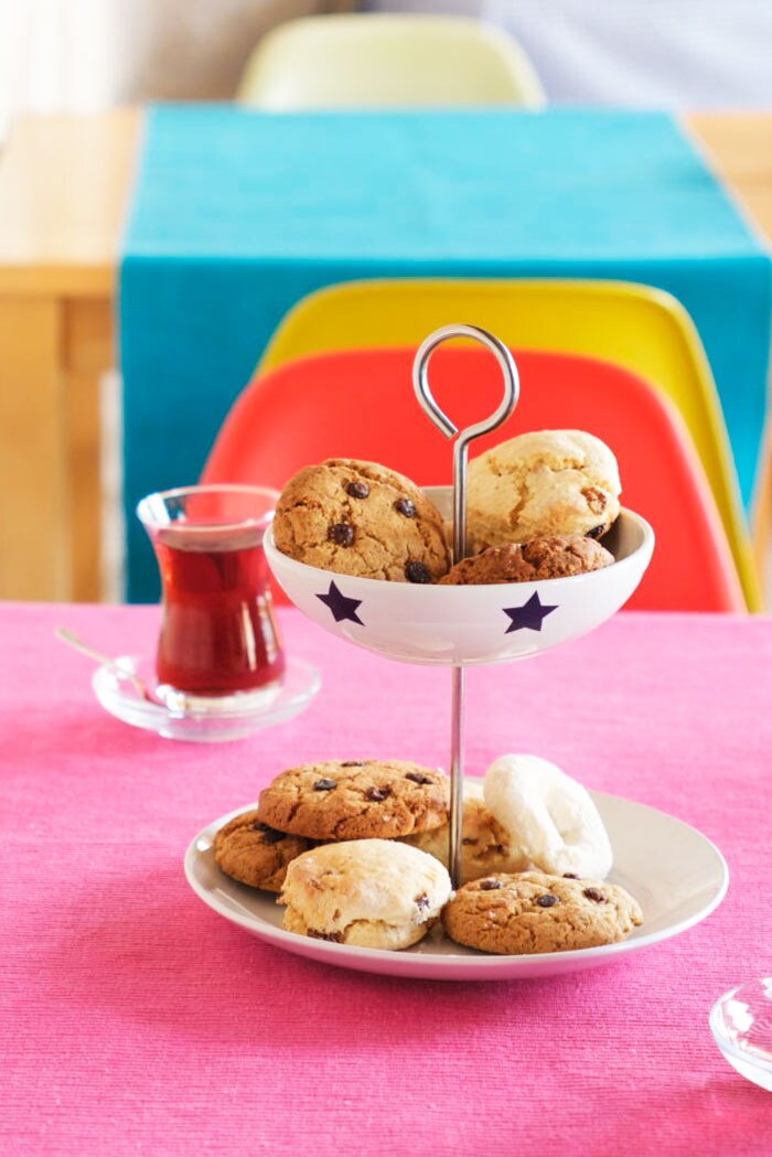 チャイとともにふるまわれるエレン氏の手作りクッキー。