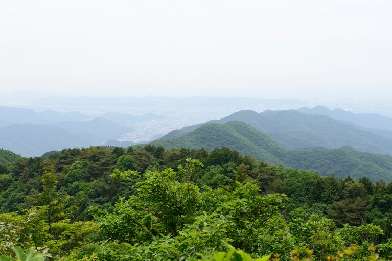 鳴神山は双耳峰。こちらは桐生岳山頂からの景色。