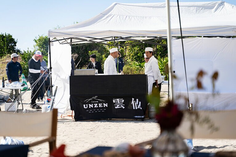 天幕レストランの様子。