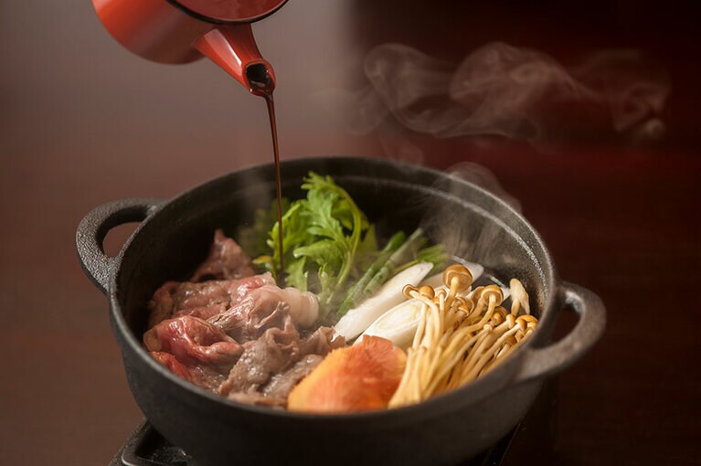 芳醇な香りが食欲を誘うワインすき鍋は、秋から冬にかけてのお楽しみ。