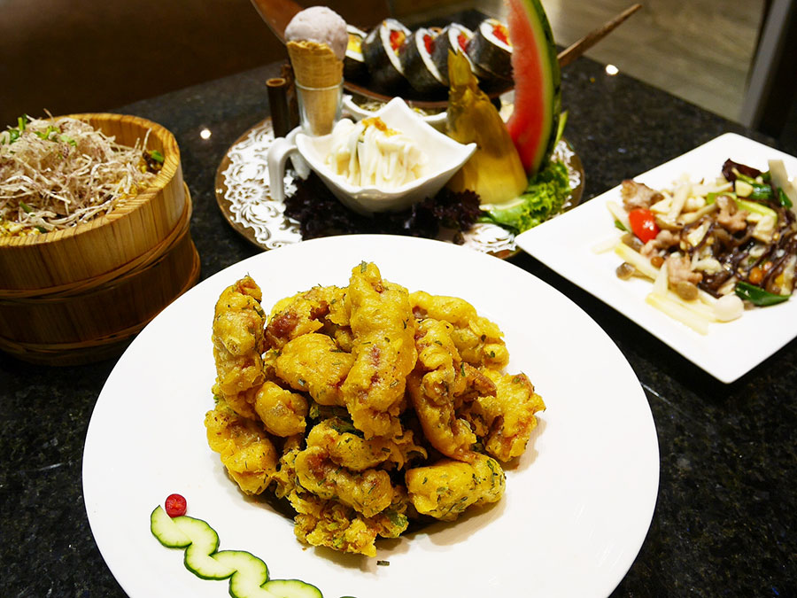名物料理の「黄金蘭陽卜肉」。ほかにも伝統的な台湾料理をアレンジして作られた逸品が並ぶ。