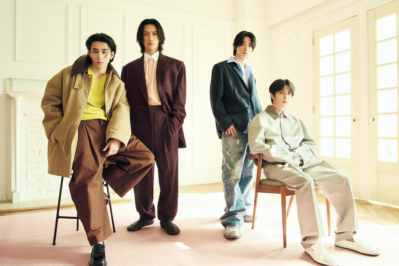 JI BLUE。左から西洸人さん（INI）、池﨑理人さん（INI）、佐藤景瑚さん（JO1）、河野純喜さん（JO1）。