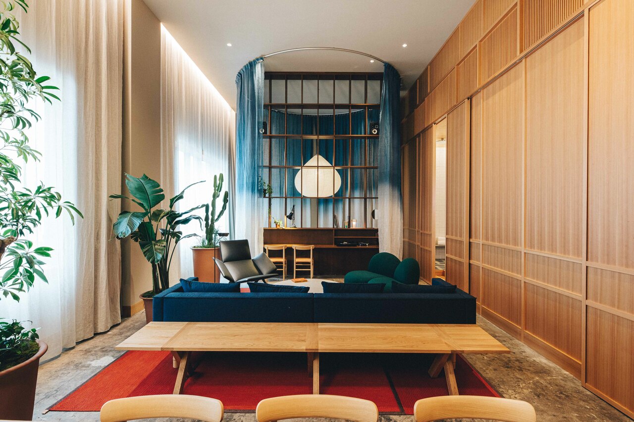 K5 SUITE。80平米という広さと4.5mもある天井の高さは圧巻。