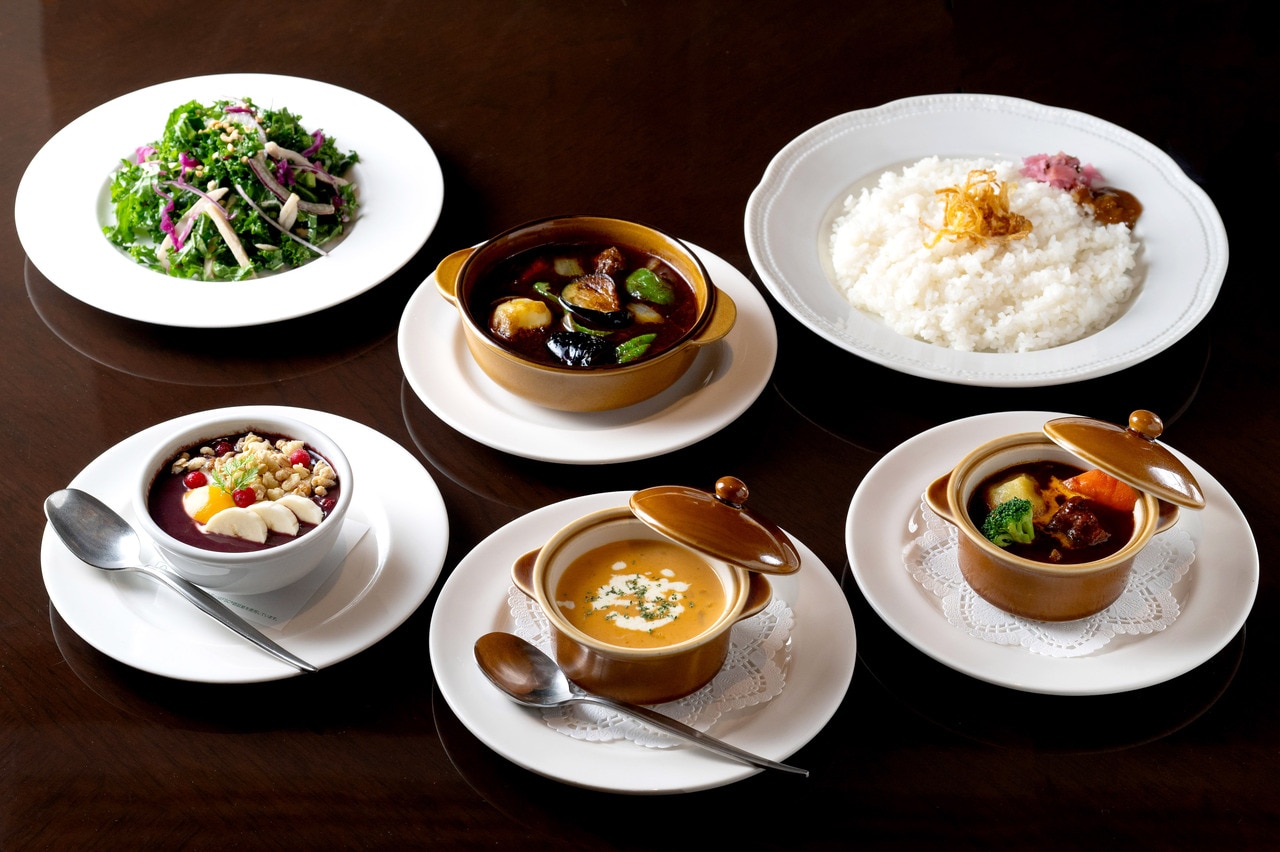 ロイヤルホストのスーパーサイドメニューがずらり。