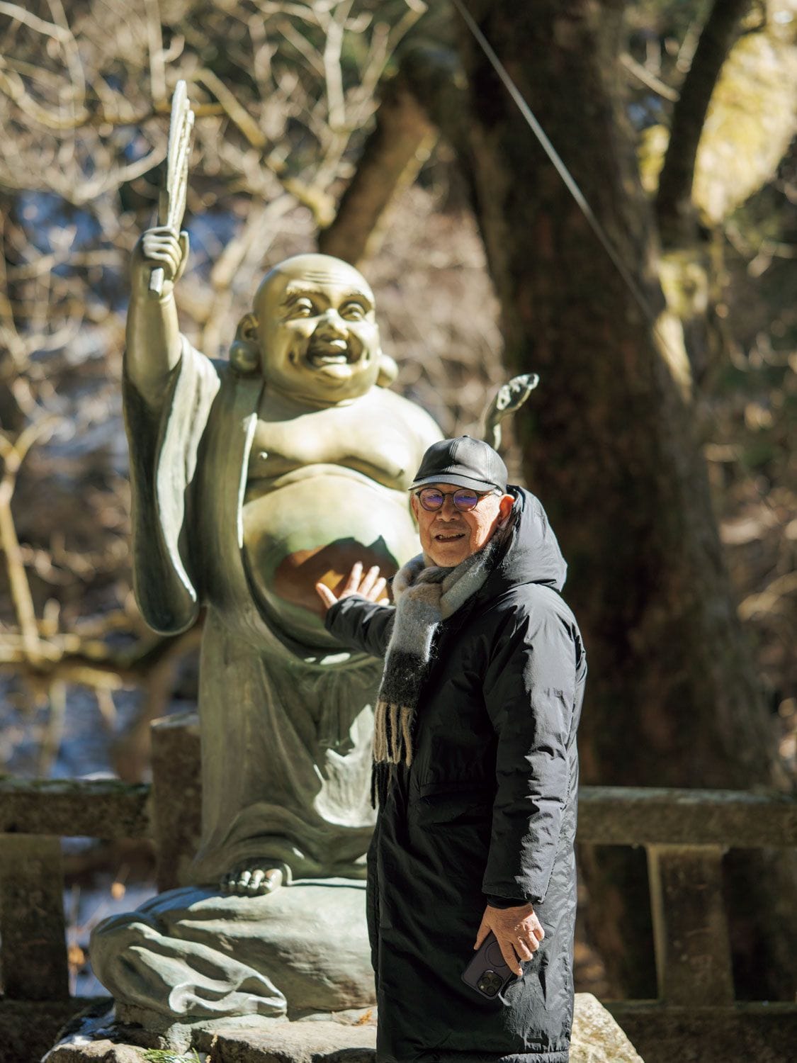 榛名神社参道にいた布袋さんのお腹をタッチ。