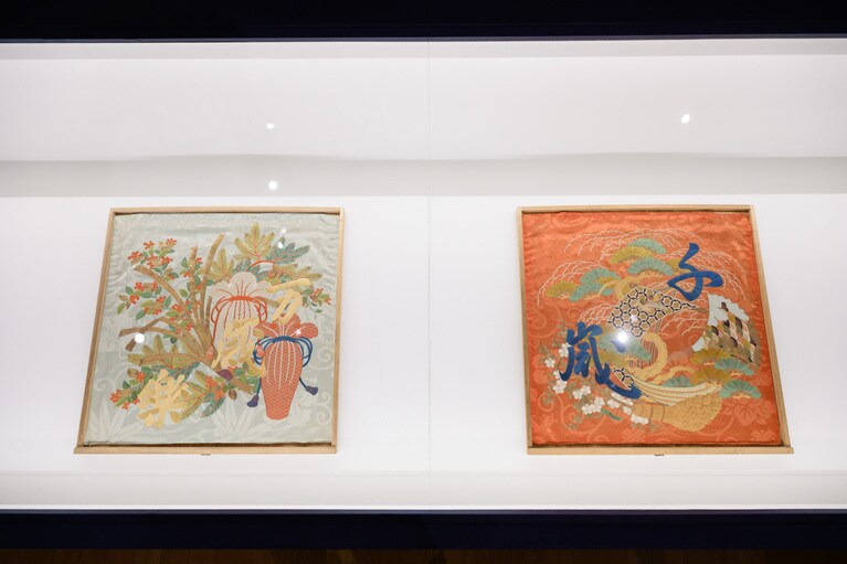 特別展「江戸☆大奥」会場写真。重要文化財 刺繡掛袱紗 瑞春院（お伝の方）所用 江戸時代 17〜18 世紀 奈良・興福院（奈良市）蔵　撮影：平松市聖　※会期中展示替えがあります　
