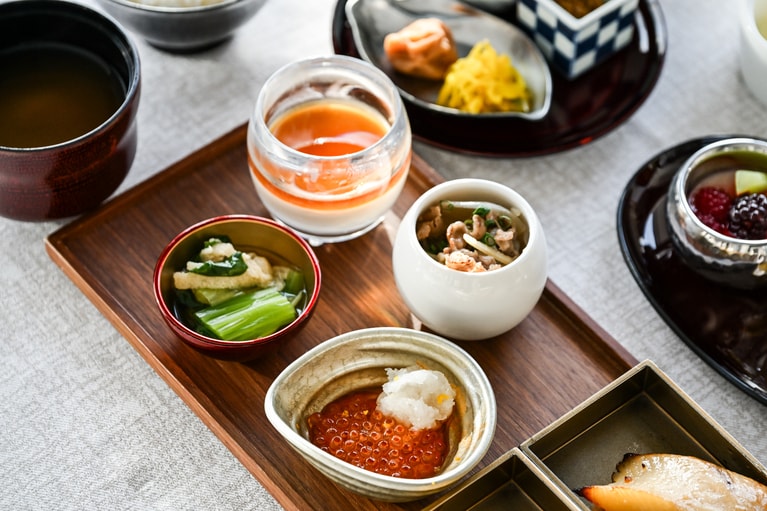 「日本料理 華暦」のインルーム和朝食膳。