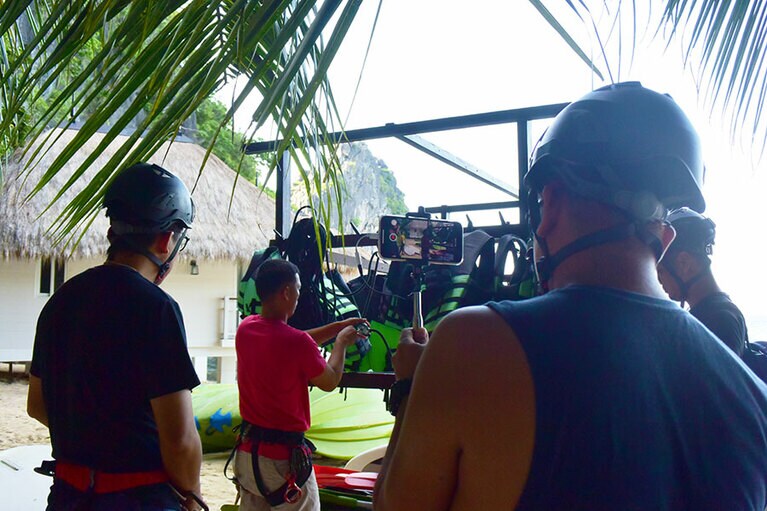 挑戦する前にインストラクターからレクチャーがあります。