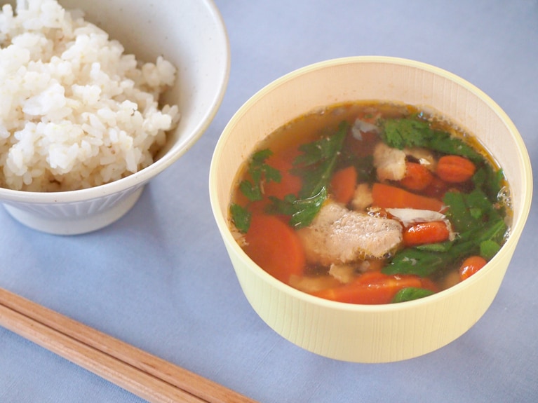 お好みの量の味噌で味付けをし、お椀に盛り付ける。