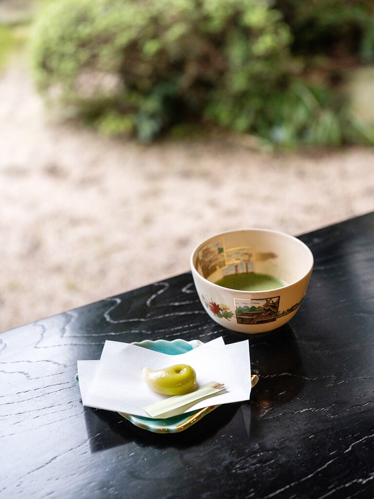 抹茶と和菓子のもてなしに、ほっとひと息。