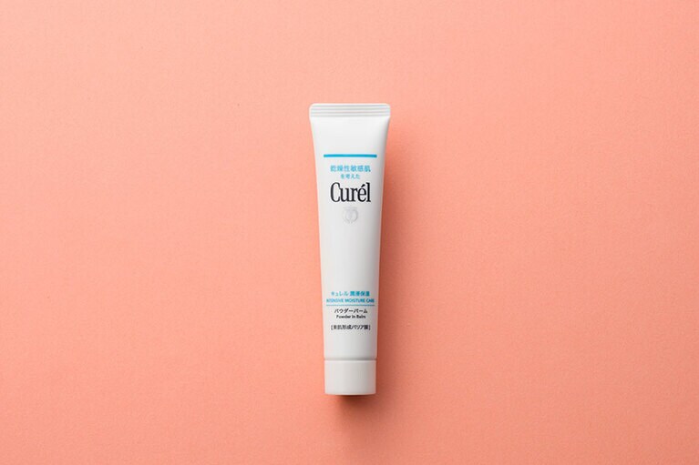 「キュレル 潤侵保湿 パウダーバーム」（花王）。