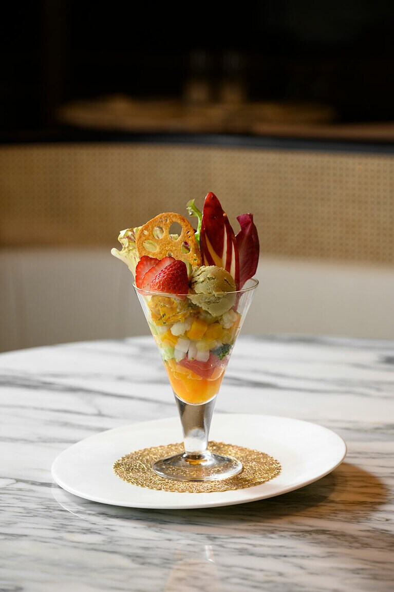 フルーツサラダパフェ 1,870円。