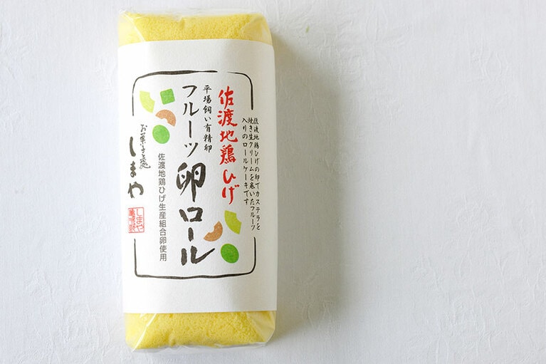 冷凍は常時販売、生の場合は前日までに要予約。フルーツなしのプレーンロールケーキも。