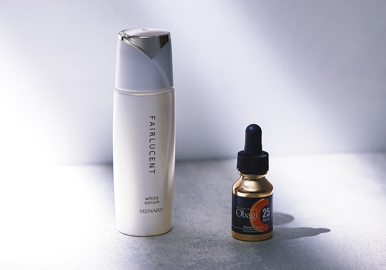 右：2位 ロート製薬 オバジC25セラム ネオ 12mL 10,000円／ロート製薬 オバジコール。左：3位 メナード フェアルーセント 薬用ホワイトセラム ［医薬部外品］ 100mL 10,000円。