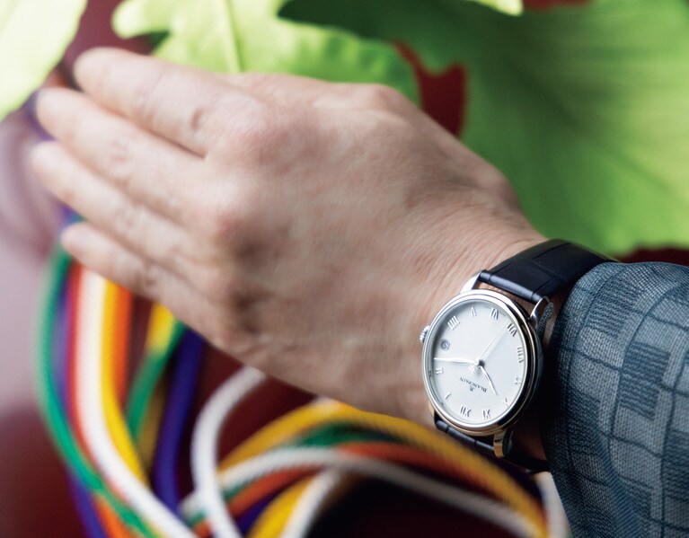 七夕用に伝統的な有職飾りを用意するなど料亭のもてなしと、愛用者を思って作る時計。いずれも、相手へ寄り添う心が宿っている。