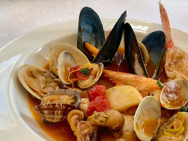 長崎五島列島の獲れたての魚を丸ごと一尾使う。キントキダイの他にホウボウやカサゴなども美味しいそう。