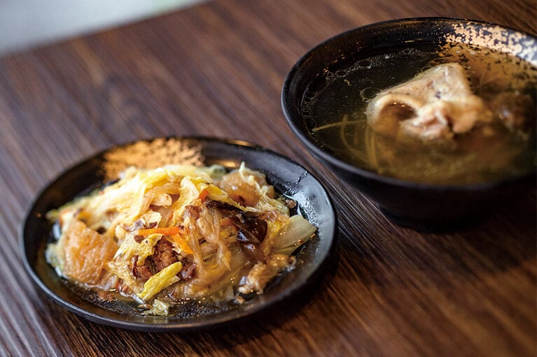 香茹雞湯 50元、魯白菜 35元。