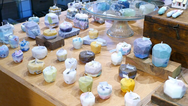 一つ一つが違うフォルムと色彩で、同じものは一つとしてないのが魅力。