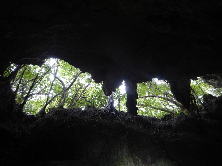 約2時間の冒険の後、洞窟の出口の光がなつかしいこと！