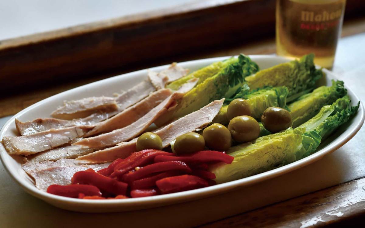 マドリードは国会議員も昼飲み!? 政治談議が弾む美味しいバル