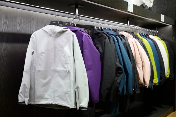 カラー／Solitude（ソリチュード）。¥68,200