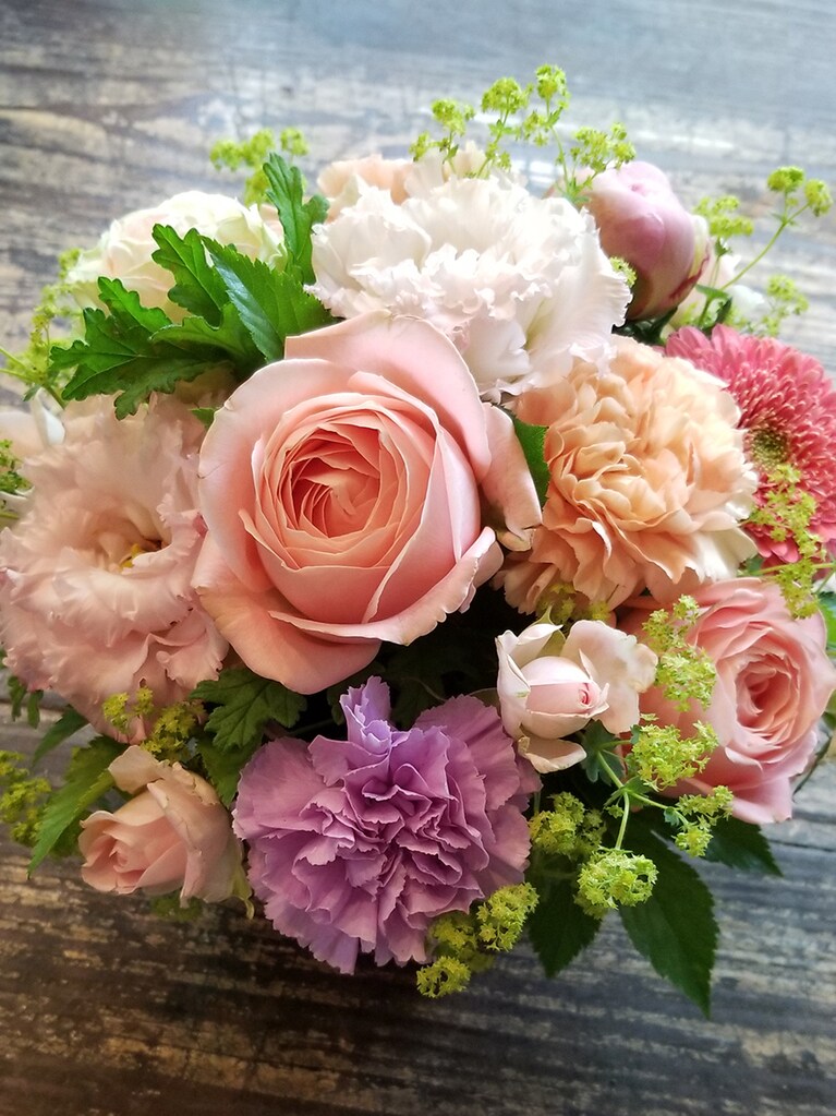 母の日アレンジ① 6,600円。