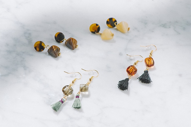 ピアス 各組 100円(100円ショップFLET’S ・百圓領事館) 。