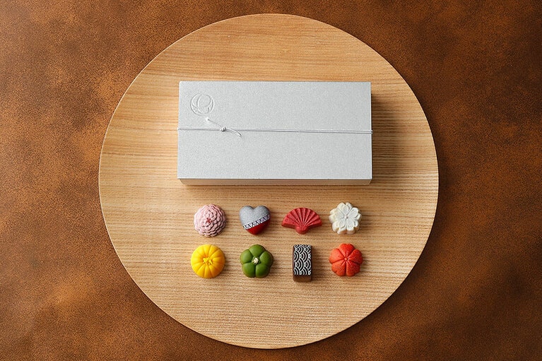 「花宴 はなのえん」8個入り 3,100円(税込)／ホテル雅叙園東京　PATISSERUE「栞杏 1928」