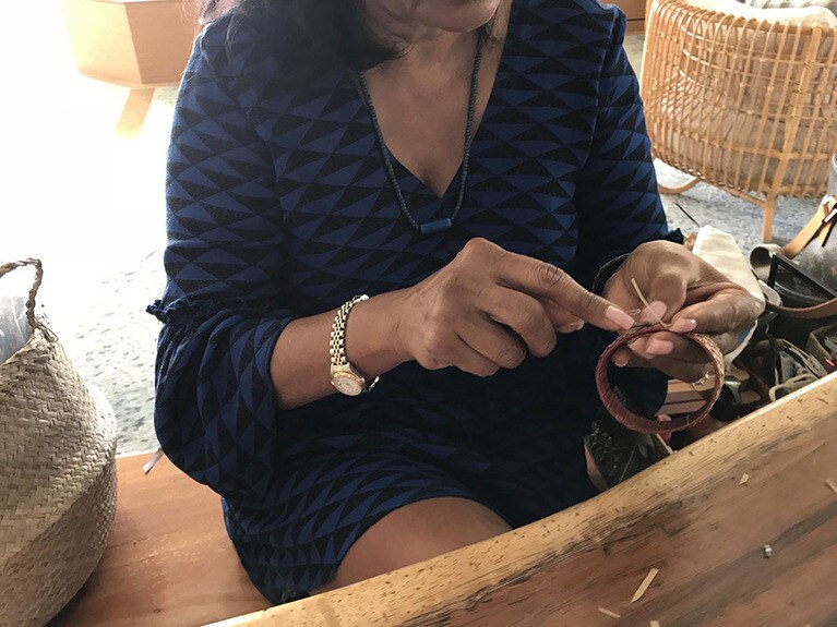 最後は先生が処理してくれて、ブレスレットの完成だ。