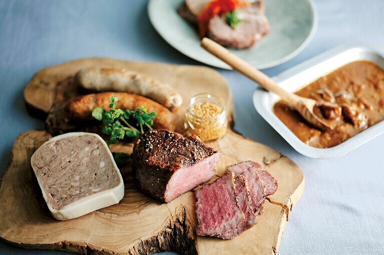 これはお値打ちでしょ。肉山バラエティセット〈ローストビーフなど6種類約1kg〉5,724円。