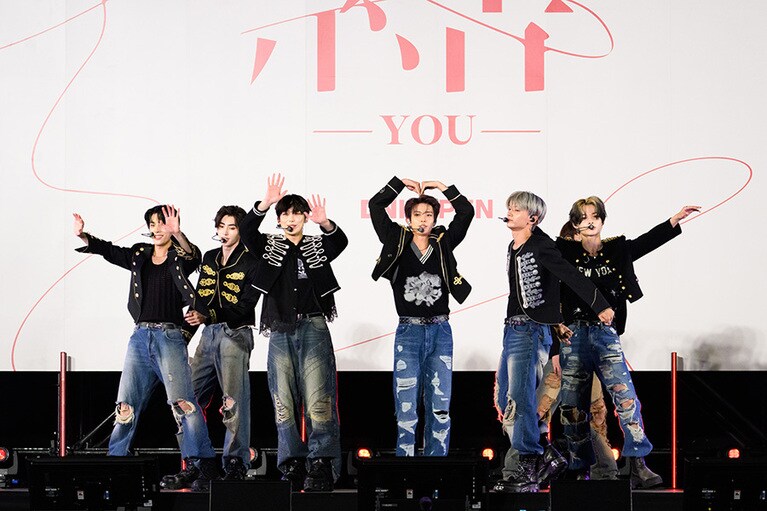 ファンとの別れを惜しむ7人