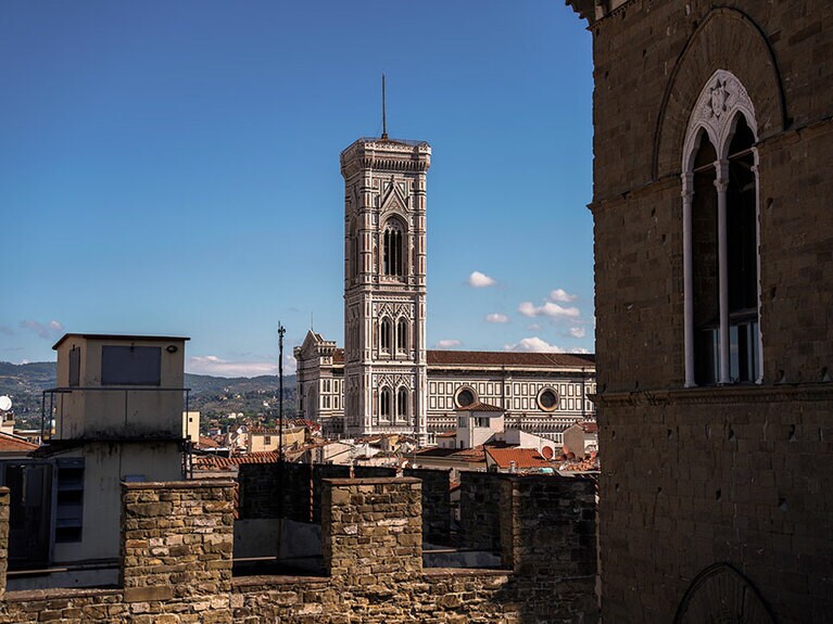 大聖堂や宮殿を間近に望む。