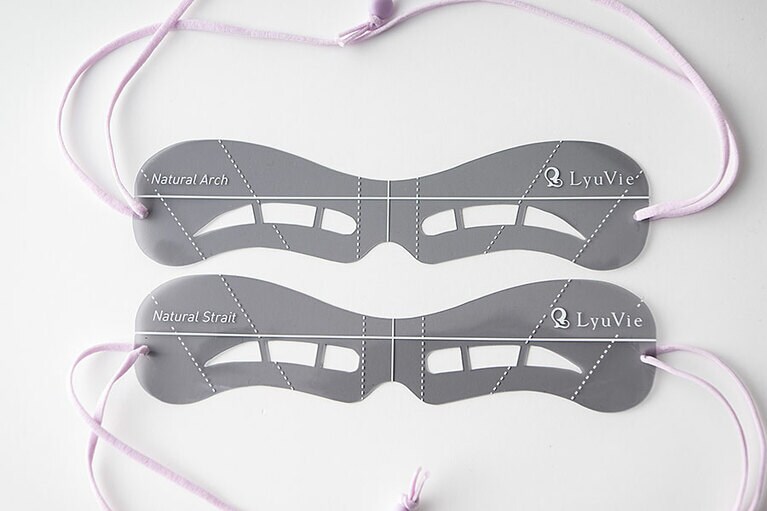 女性用のテンプレートは、「ナチュラルアーチ」(写真上)と「ナチュラルストレート」(写真下)の2種類。