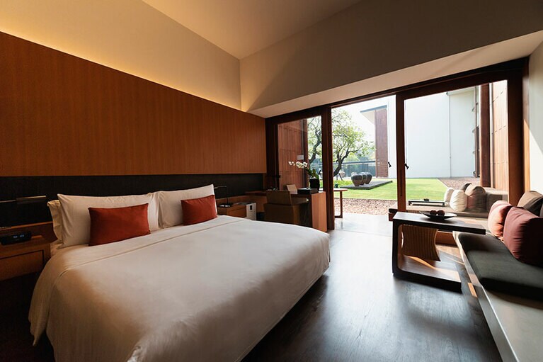 “デラックス・ガーデンビュー・ルーム” （朝食付き14,950タイバーツ～）。