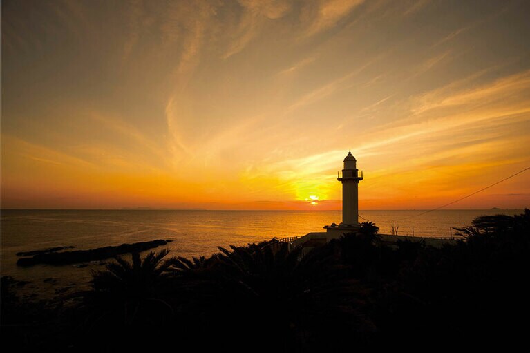 長崎鼻灯台公園（夕日）。
