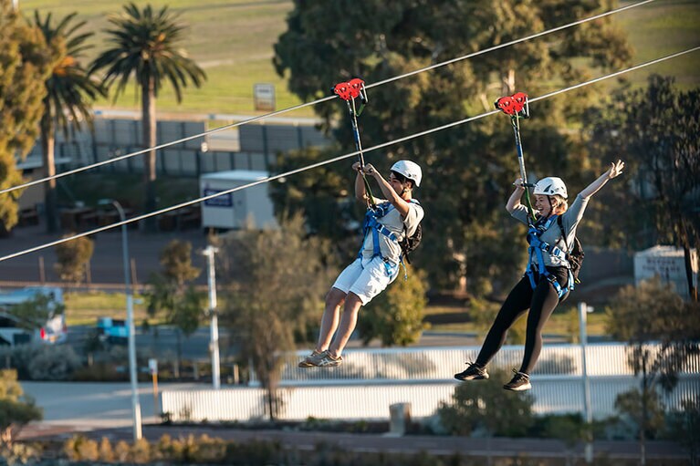 「ジップライン」では空中散歩に挑戦！