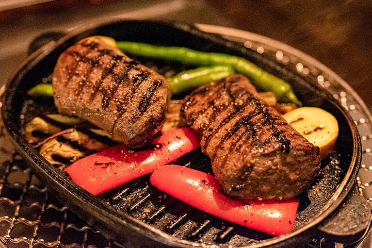 旬の野菜や果物と合わせるジビエは「星のや富士」の名物。