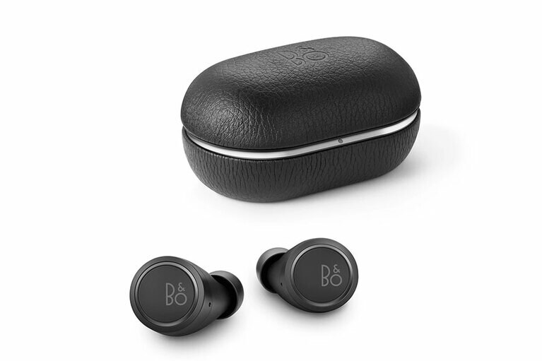 Beoplay E8 第三世代 34,545円。カラー：Black、Grey Mist。