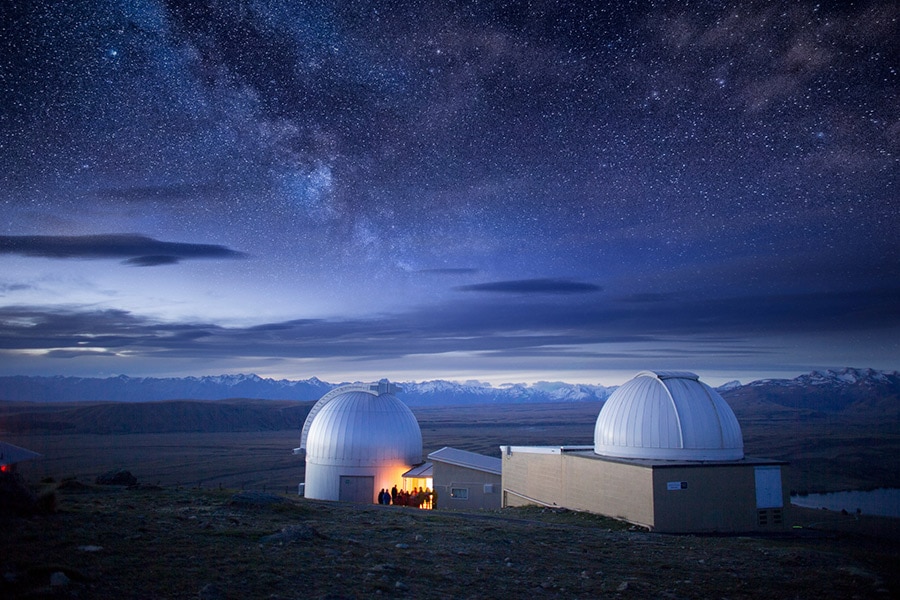 標高1,031メートルのマウント・ジョン天文台で星空観察を行います。(C)Vaughan Brookfield