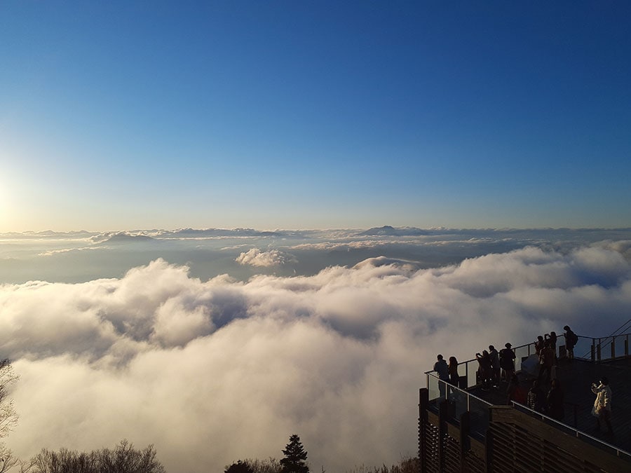 雲のじゅうたんのような雲海を間近に望む。