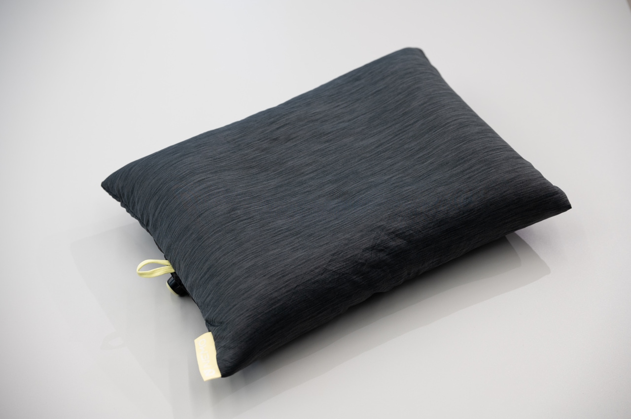 「フィッロ エリート」は手のひらサイズの収納時から数秒で簡単に膨らませられる。7,480円。